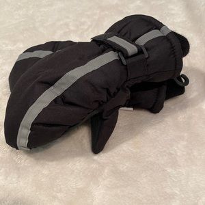 Toddler size snow gloves- size toddler L/XL